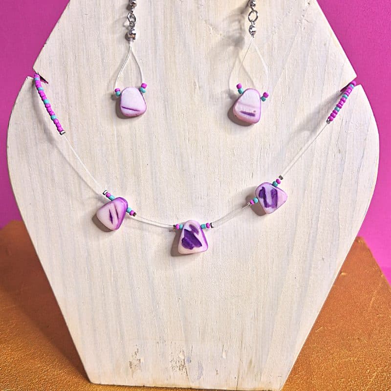Parure pendentif et boucles à motifs
