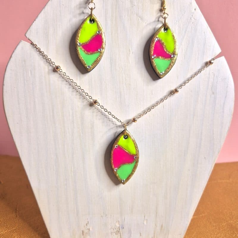 Parure vert et rose fluo