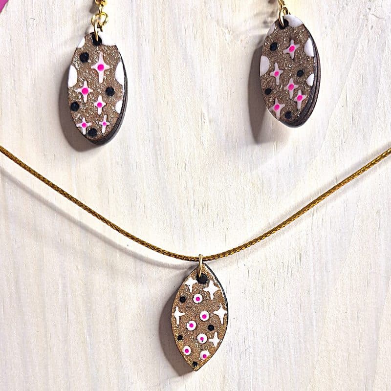 Pendentif fleur peint main